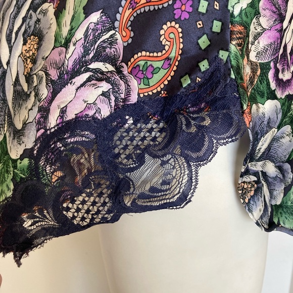 Vintage Victoria's Secret Gold Label Satin Floral Slip Chemise Navy  Lace Sz M - Picture 7 of 7